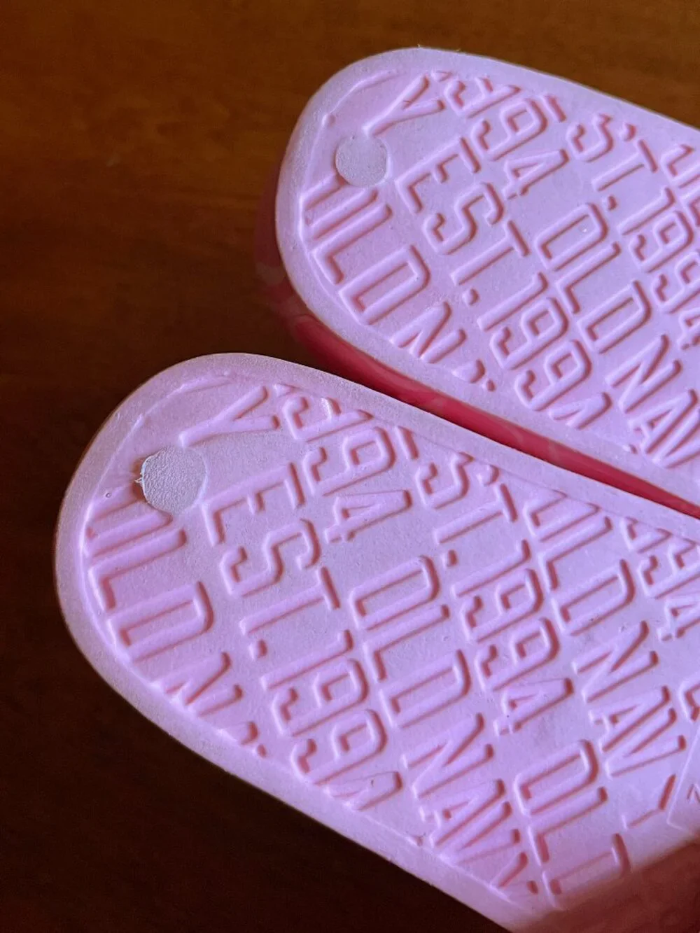 Old Navy pink slide sandals 1/2